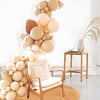Elegantna boho dekoracija z beige baloni za baby shower ali rojstni dan